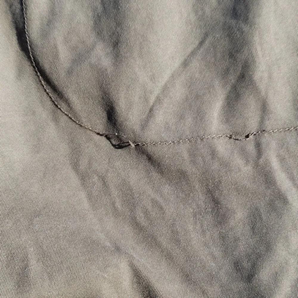 Banana Republic neutral men cargo shorts
